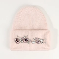 Detail van de lichtroze angora gebreide muts met fonkelende strass-steentjes decor - Roze