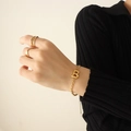 Bracciale a catena cubana placcato oro con ciondolo lettera B e set di anelli dorati - Oro