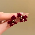 Eleganti orecchini a perno a forma di pony bordeaux con fiocco dorato e perla da donna - Cavallo Floccato Rosso Con Fiocco (9# Perno in Argento)