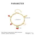 Dettaglio della cavigliera dorata con ciondoli 3D a ciliegia, fragola e fiocco - Stile Fragola Girasole (KJ4364-Z)