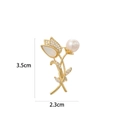 Elegante spilla a tulipano dorata con petali bianchi, foglie di zircone e perla, 3,5 cm - Spilla a Forma di Tulipano con Perle d'Acqua Dolce (XX0136)