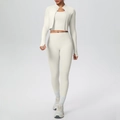 Dreiteiliges Yoga-Set mit kurzem Reißverschluss-Oberteil, Daumenlöchern und High-Waist-Leggings - S / Helles Elfenbein