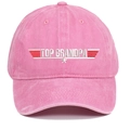 Vista dettagliata di un cappellino da baseball rosa lavato con ricamo TOP GRANDPA - Rosa