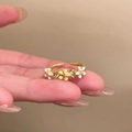 Verstellbarer goldener Blumenring mit weißen und gelben Emaille-Blüten und Zirkonia - Gold Gelbe Blume B (J1011)