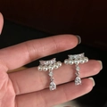 Elegante clip per orecchio in perla e argento con pendente a goccia in zircone - Ear Cuff (Materiale Ecologico) / Coppia di Ear Cuff Argentati