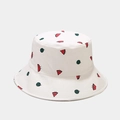 Dettaglio cappello alla pescatora in cotone bianco con ricami di angurie colorate - M(56-58cm) / Bianco