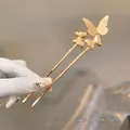 Épingle à cheveux dorée de 15 cm avec de délicats papillons et des glands élégants - 15cm Papillon Lisse Doré (107#)