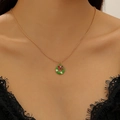 Collier ras du cou de Noël à double couche avec couronne émaillée verte et nœud rouge - Couronne Verte (2478)