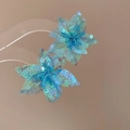 Orecchini a fiore di paillettes blu-verde con perle blu scuro su uno sfondo beige - Stile Clip Fiore di Paillettes (80#) / Blu