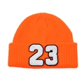 Gorro de punto naranja con parche blanco del número 23 para otoño e invierno - Sombrero Naranja - Letras Blancas