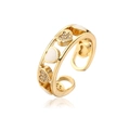 Nahaufnahme eines 18K vergoldeten Rings mit weißen Emaille-Herzen und Zirkonia - Einstellbar Offen / Weißes Herz / Weiß