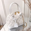 Elegante bolso bowling acolchado blanco con cadena dorada y diseño de rombos - Blanco