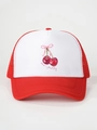 Dettaglio del cappellino trucker rosso e bianco con stampa ciliegia e scritta Have a good day - Taglia unica / Bianco e Rosso