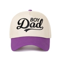 Nahaufnahme der BOY Dad 3D-Stickerei und verstärkten Nähte auf zweifarbiger Baseballkappe - Verstellbar / Creme/Lila