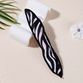 Haarroller mit schwarz-weißem Zebramuster aus Stoff für hitzefreies Haarstyling - Schwarz-Weiß Gestreift