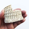 Miniatur-Kolosseum-Souvenir aus elfenbeinfarbenem Harz mit Vintage-Textur - 3D-Kolosseum