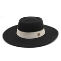 Dettaglio cappello in lana nero con fascia in gros-grain beige e fibbia dorata lettera M - Nero