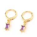 Elegante goldene rechteckige Creolen mit leuchtend violetten Zirkon-Edelsteinen - Lila
