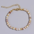 Bracciale di perline di conchiglia piatte con distanziatori dorati e moschettone - Stile Disco Beige (B-B24032601C)