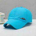 Cappellino sportivo blu lago ad asciugatura rapida con rete traspirante e decoro - Regolabile / Blu Lago