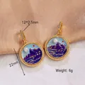 Pendaglio vintage con paesaggio viola bordo intrecciato dorato e perla decorativa - Montagne Blu [C-43]