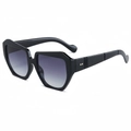 Gafas de sol geométricas retro negras con lentes degradadas grises y detalles de tachuelas - Montura Negra Lente Gris Degradado