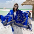 Poncho ethnique bleu à capuche avec motifs baroques et détails de franges - LM316 Chaîne Baroque - Bleu Royal