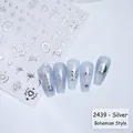 Dettaglio macro di adesivi per unghie argento con stelle e luna per manicure bohémien - 2439 / Argento