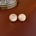 Orecchini a perno vintage dorati con pietra occhio di gatto bianco su pelle marrone - 31# Perno in Argento