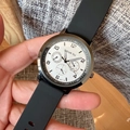 Dettaglio del quadrante dell'orologio al quarzo argento con tre sottoquadranti e data - Nero