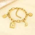 Detalle de la pulsera de acero inoxidable chapado en oro 18K con dijes de luna y sol - Estilo Luna Estrella Sol (KB204433-SXSJ)