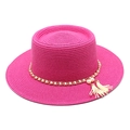 Chapeau de paille fuchsia pour femmes avec chaîne dorée perlée et glands blancs chics - M (56-58cm) / Rose rouge