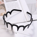 Detail shot of black wavy plastic headband with 12.5CM width measurements for women - Shiny Black