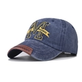 Berretto da baseball in denim lavato blu navy con ricamo M e toppa in pelle vintage - Regolabile / M Blu Marino