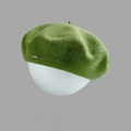 Classic grass green wool beret for women with a minimalist metallic letter emblem - M (56-58cm) / Green