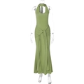Detail van groene halter maxi-jurk met een taille-knoop en elegante vloeiende linten - S / Groen