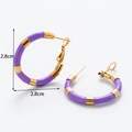 Orecchini a cerchio a C in acciaio inossidabile oro e viola, diametro di 2,8 cm - Stile a Cerchio Blocchi di Colore Viola E Oro (ER-1073)
