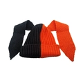 Vista dettagliata della trama a maglia e del blocco di colore arancione e nero del cappello - M / Nero+Arancione
