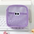 Primer plano de estuche de malla morada con ojos de dibujos sobre un teclado - 13*7*13cm / Púrpura