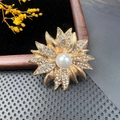Retro sunflower brooch with large white pearl and sparkling rhinestones on golden alloy - BZ012 Retro Sunflower