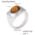 Anello da uomo in acciaio al titanio placcato oro 18k con pietra occhio di tigre - US 7 / Color Acciaio