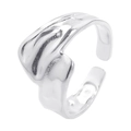 Nahaufnahme eines silbernen Titanrings mit Lava-Textur und offenem, verstellbarem Band - Silber