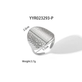 Detailansicht des verstellbaren Edelstahlrings mit Textur, Abmessungen 2,2x1,7 cm - Hügelige Punktierte Breite Fläche (YYR023293-P) / Silber