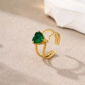 Vergulde roestvrijstalen ring met gedraaide band en groene hartvormige zirkoon - Hartsteen/Dubbel Gedraaid / Goud-Groene Zirkonia (Hart)