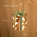 Scatola regalo cilindrica blu argento con fiocco verde per decoro dell'albero di Natale - Cilindro Argento e Blu