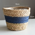 Handgeweven strooien mand met blauwe streep, 18 cm diameter en een hoogte van 15 cm - Klein Blauw Toelopend