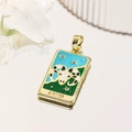 Detalle del colgante Aries bañado en oro de 18k con esmalte de colores y cristales brillantes - Aries
