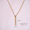 Collana minimalista in acciaio placcato oro 14K con ciondolo a barra di cristallo da 20 mm - Barra Verticale con Zirconia Completa