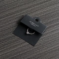 Anello in metallo argento su cartoncino nero per gioielli su legno scuro - Tipo D (Nero) / 6*6cm (100 pezzi/confezione)