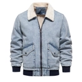 Dettaglio della giacca di jeans blu chiaro con colletto in pile bianco e polsini a coste - S / Azzurro